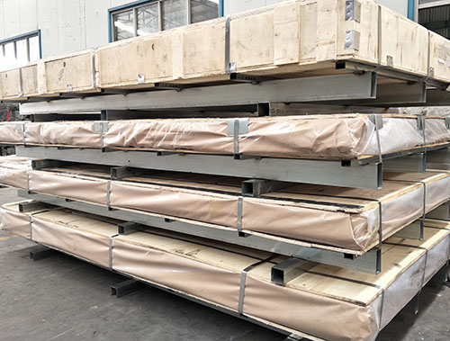 WOODEN CASE + METAL PALLET