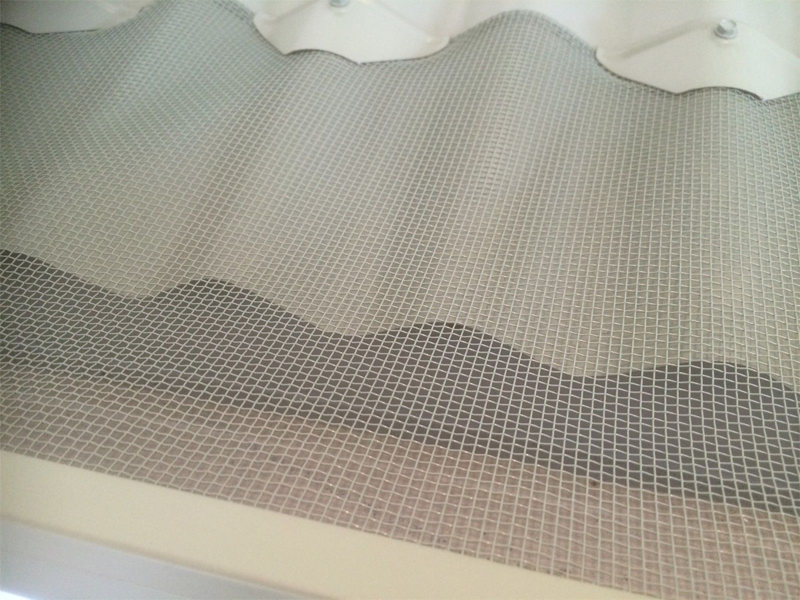 Aluminum gutter mesh (1).png